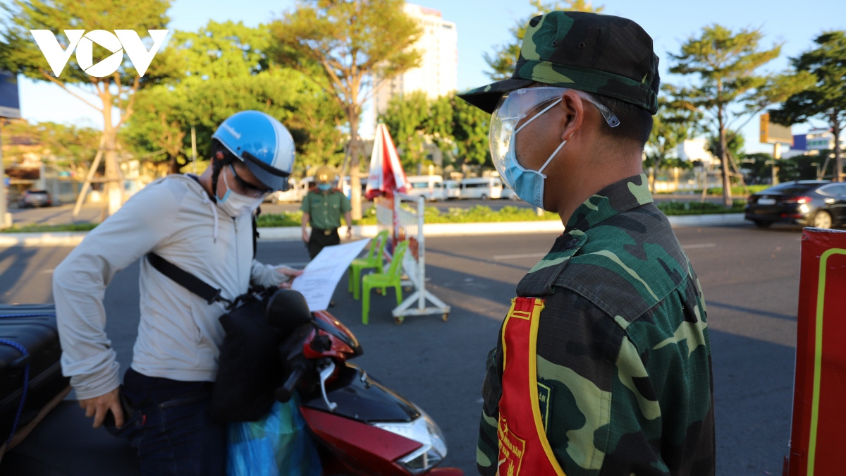 Người dân Đà Nẵng “ai ở đâu thì ở đó”